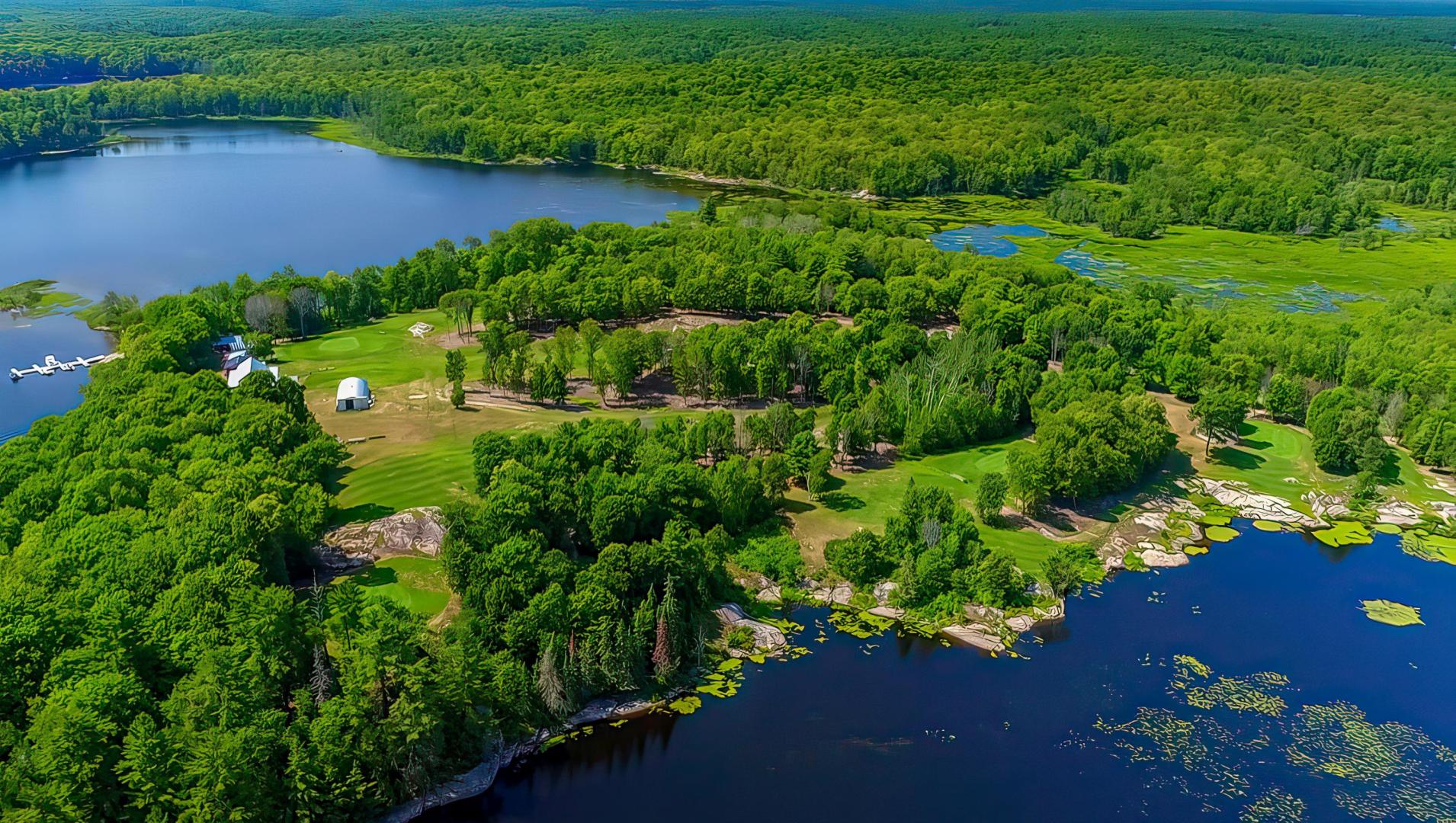 Lakefront Cottages and Golf Course Retreat image