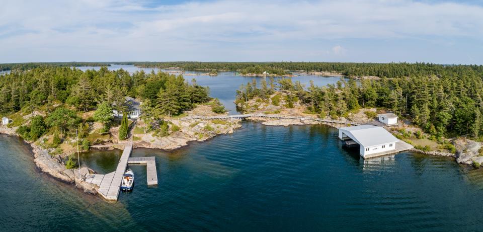 Hewson and Ardwell Islands image