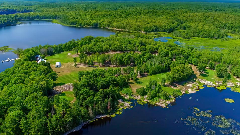 Lakefront Cottages and Golf Course Retreat image